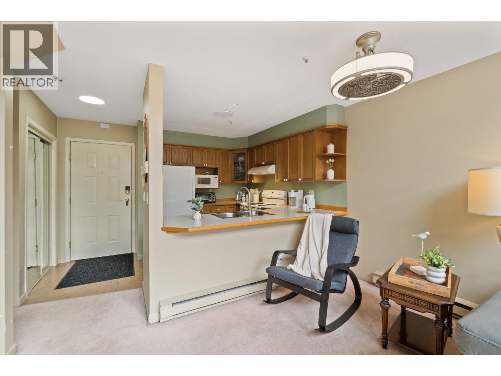 402 60 RICHMOND STREET