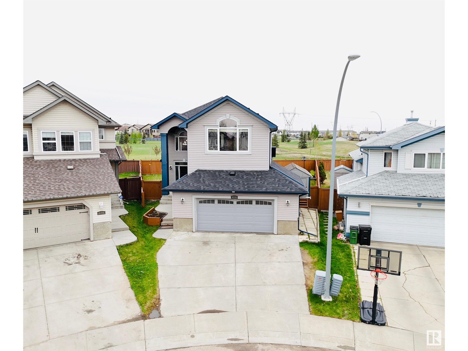 4224 157 AV NW NW