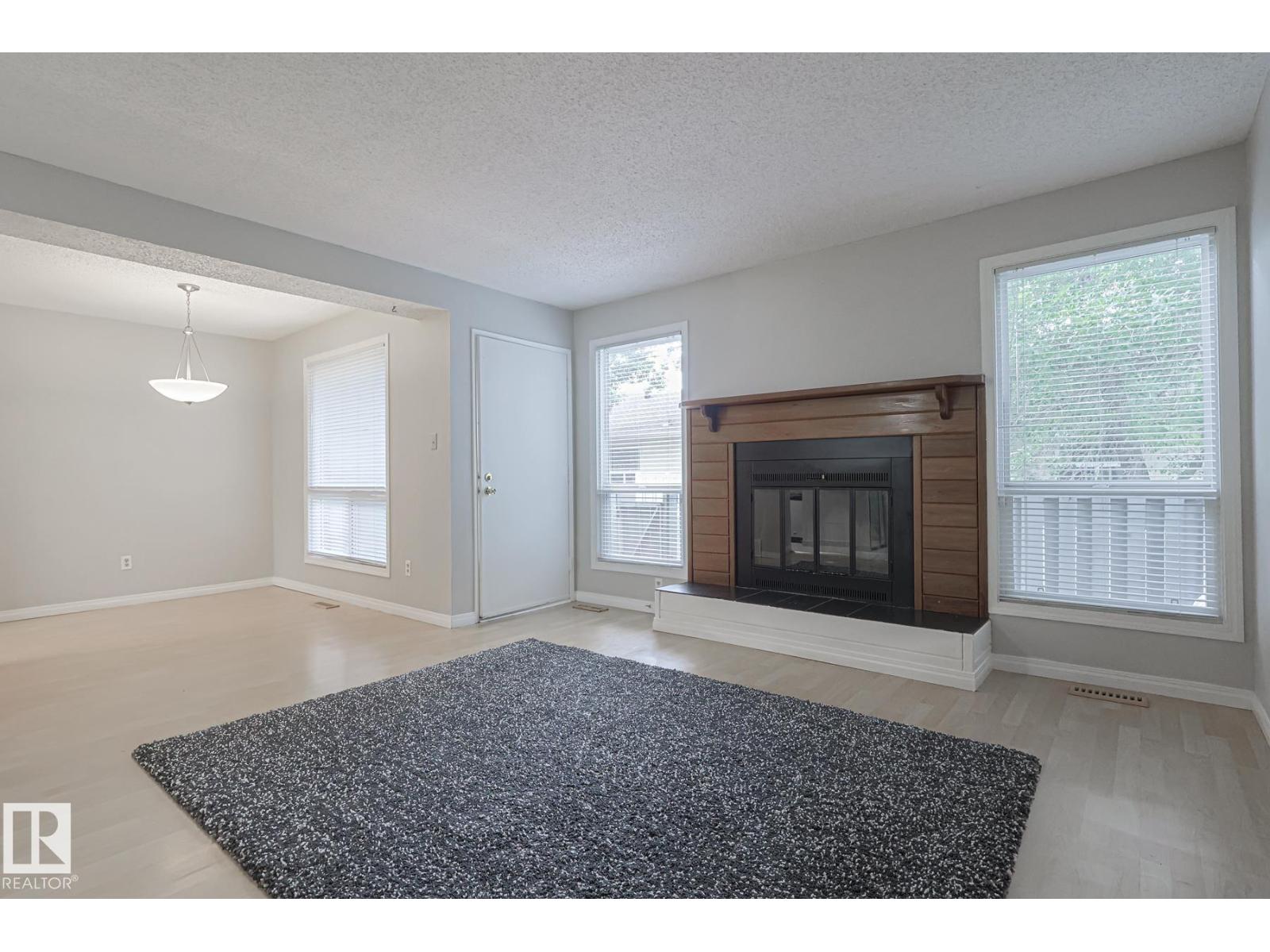 #45 4610 17 AV NW