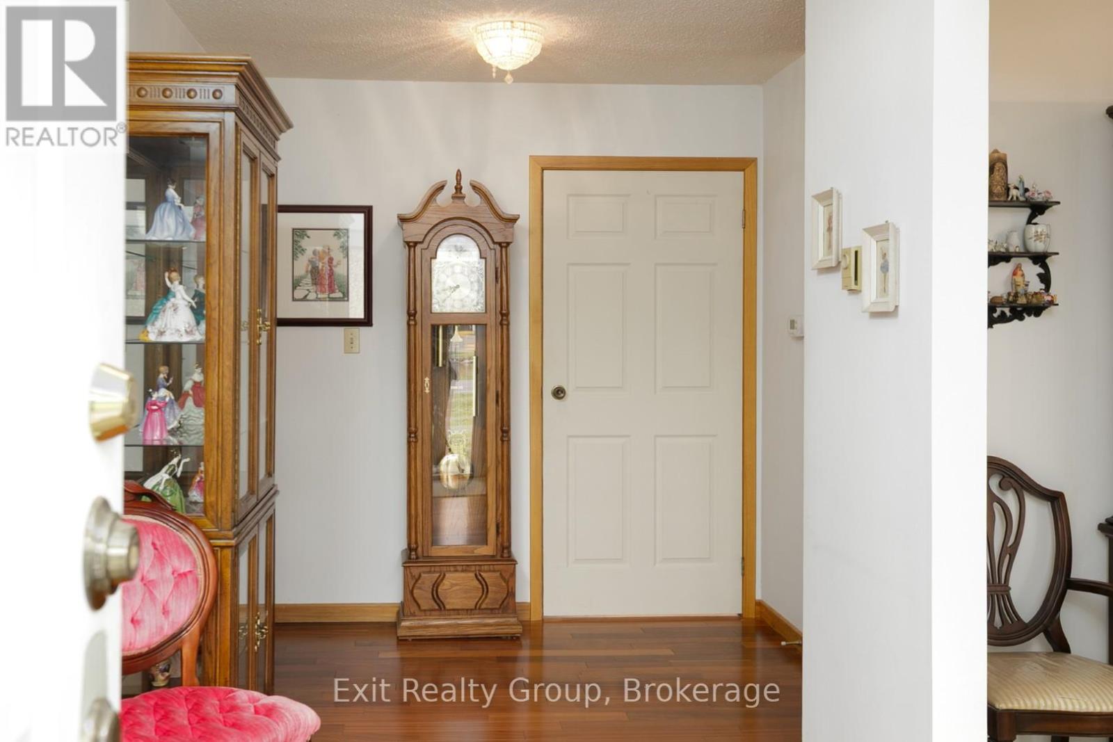 51 TRENT DRIVE - Photo 2