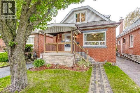 93 BARONS Avenue N Hamilton ON L8H5A5