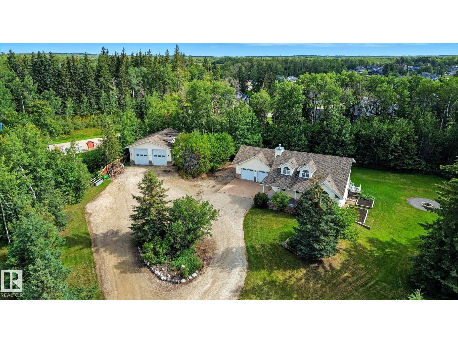 102 Poplar Cres