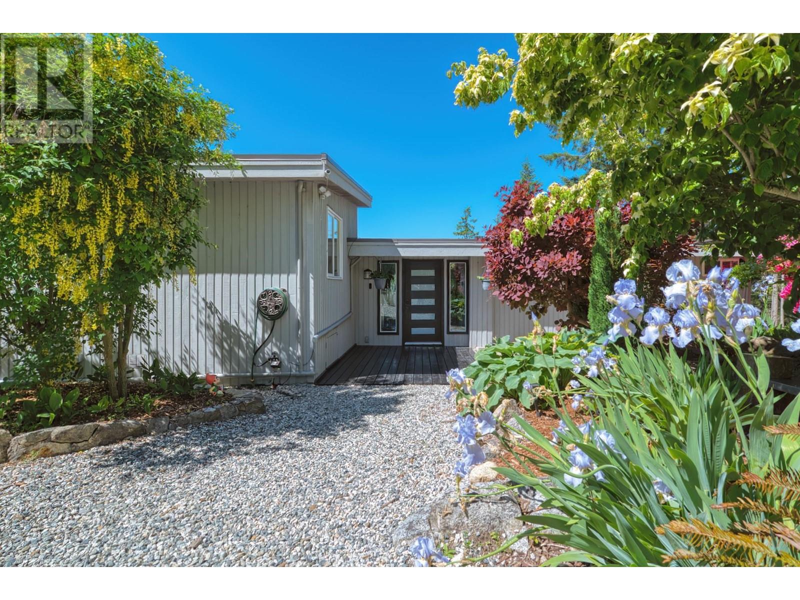10991- 10993 SUNSHINE COAST HIGHWAY