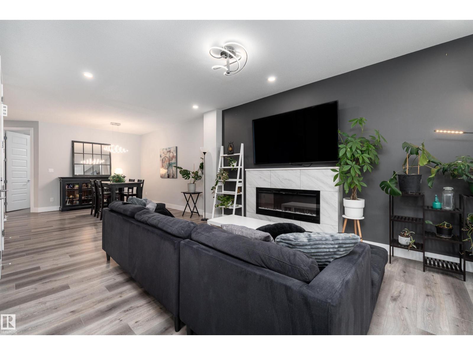 9338 PEAR LI SW