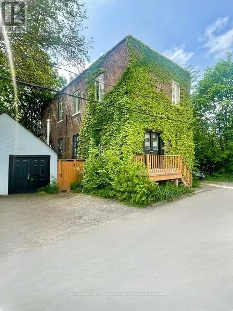 156 SUSSEX MEWS Toronto (University) ON M5S2K1