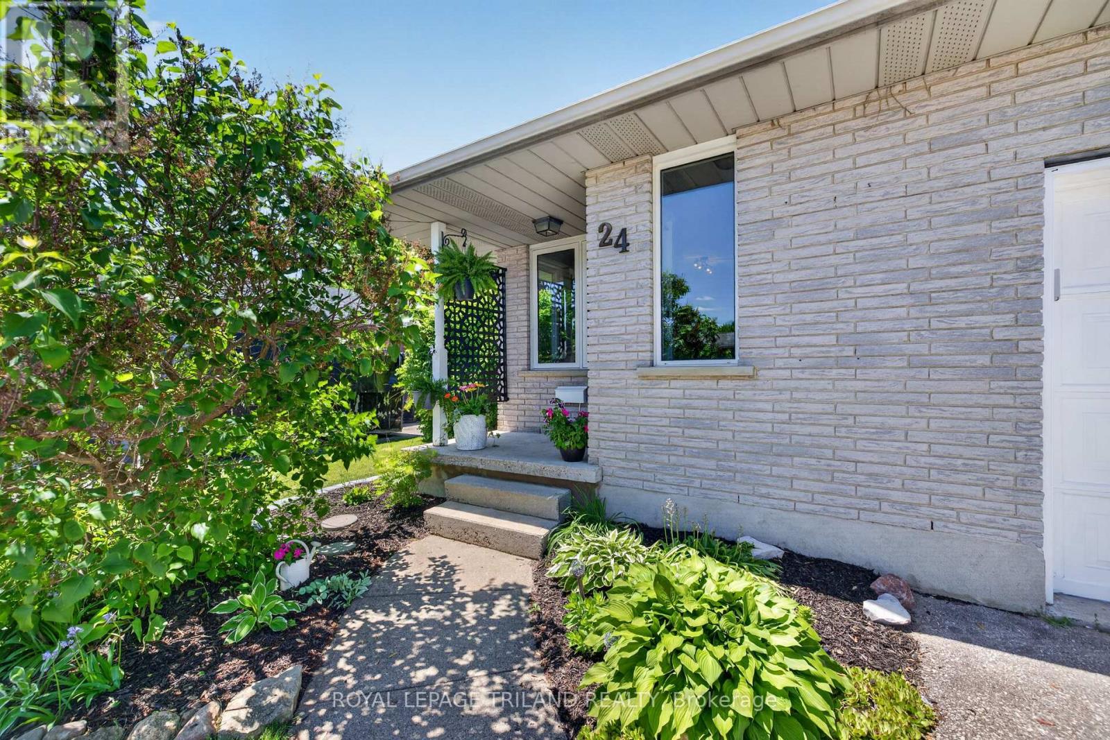 24 FARMINGTON AVENUE