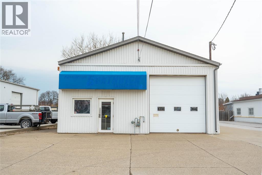 768 CONFEDERATION STREET