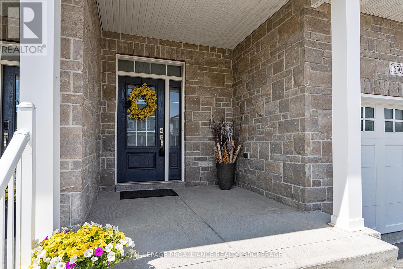 1550 DAVENPORT CRESCENT