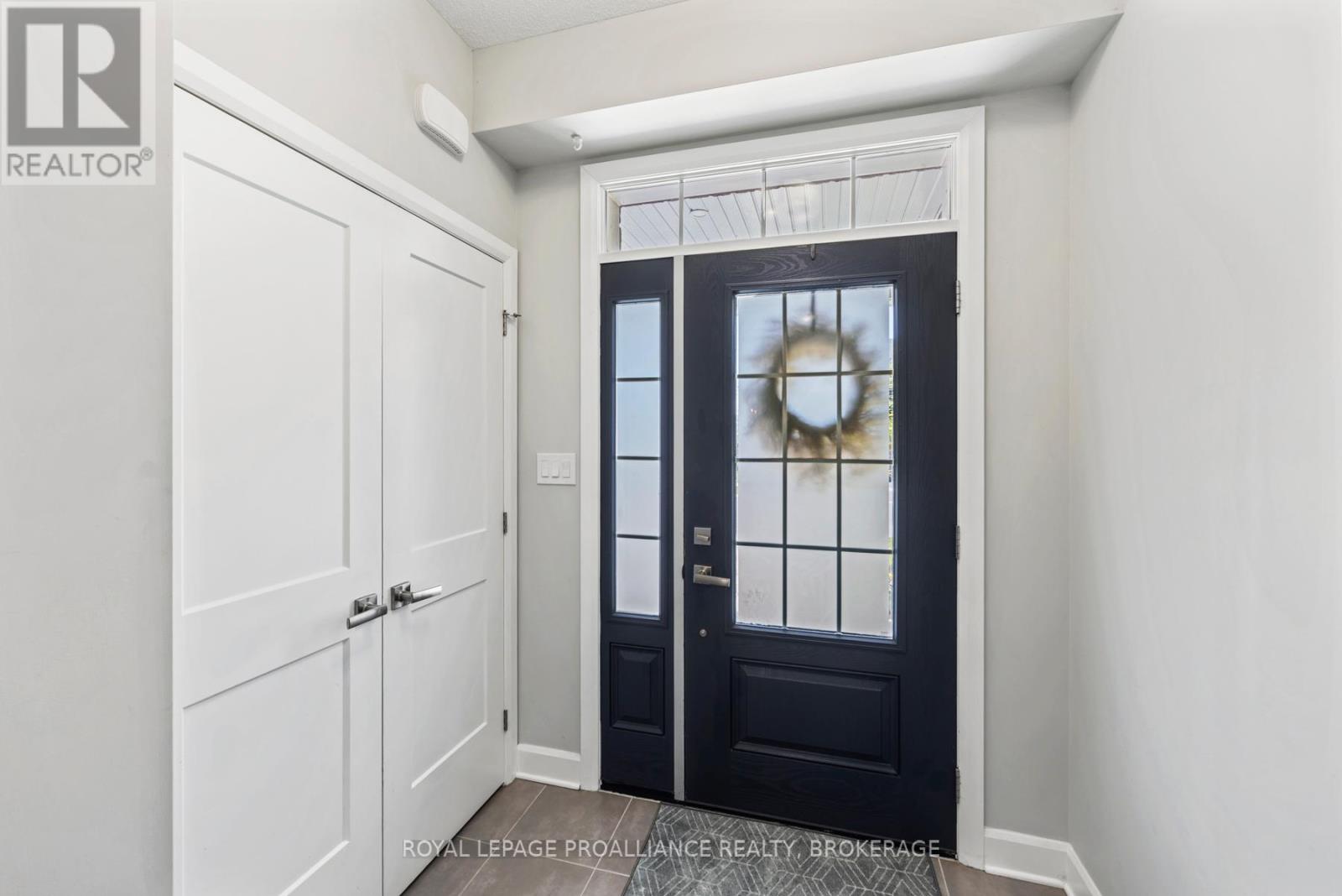 1550 DAVENPORT CRESCENT