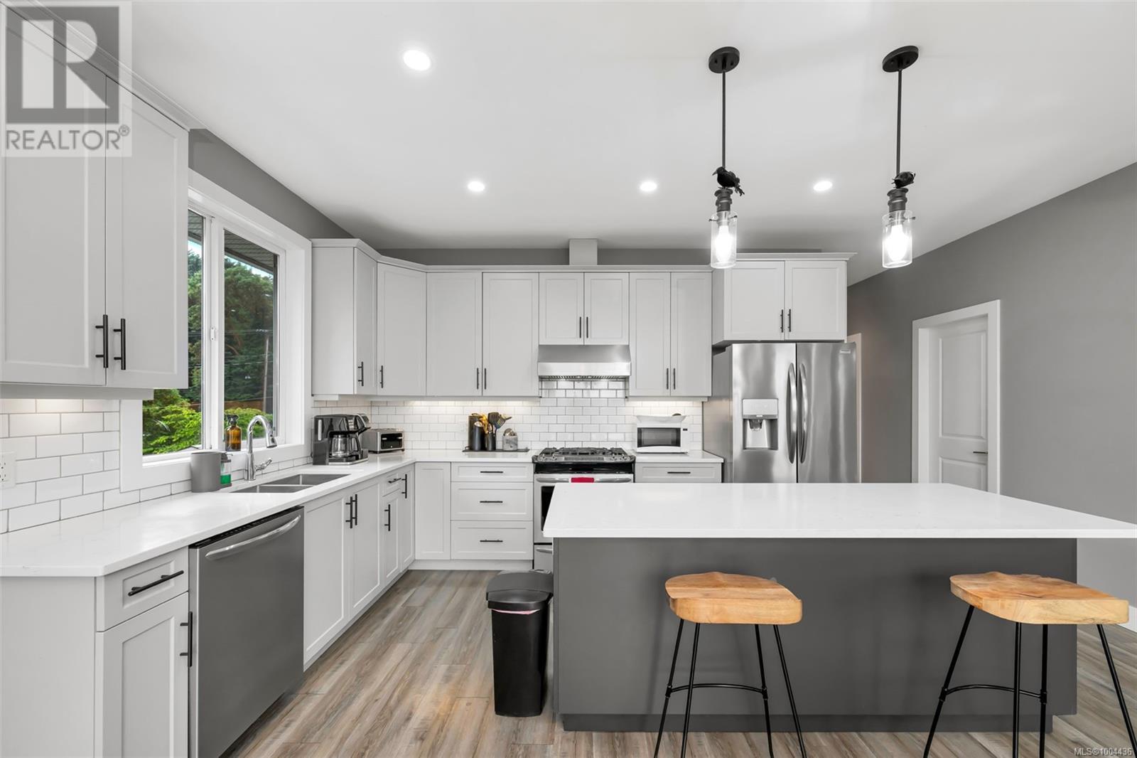 2436 Sooke Rd