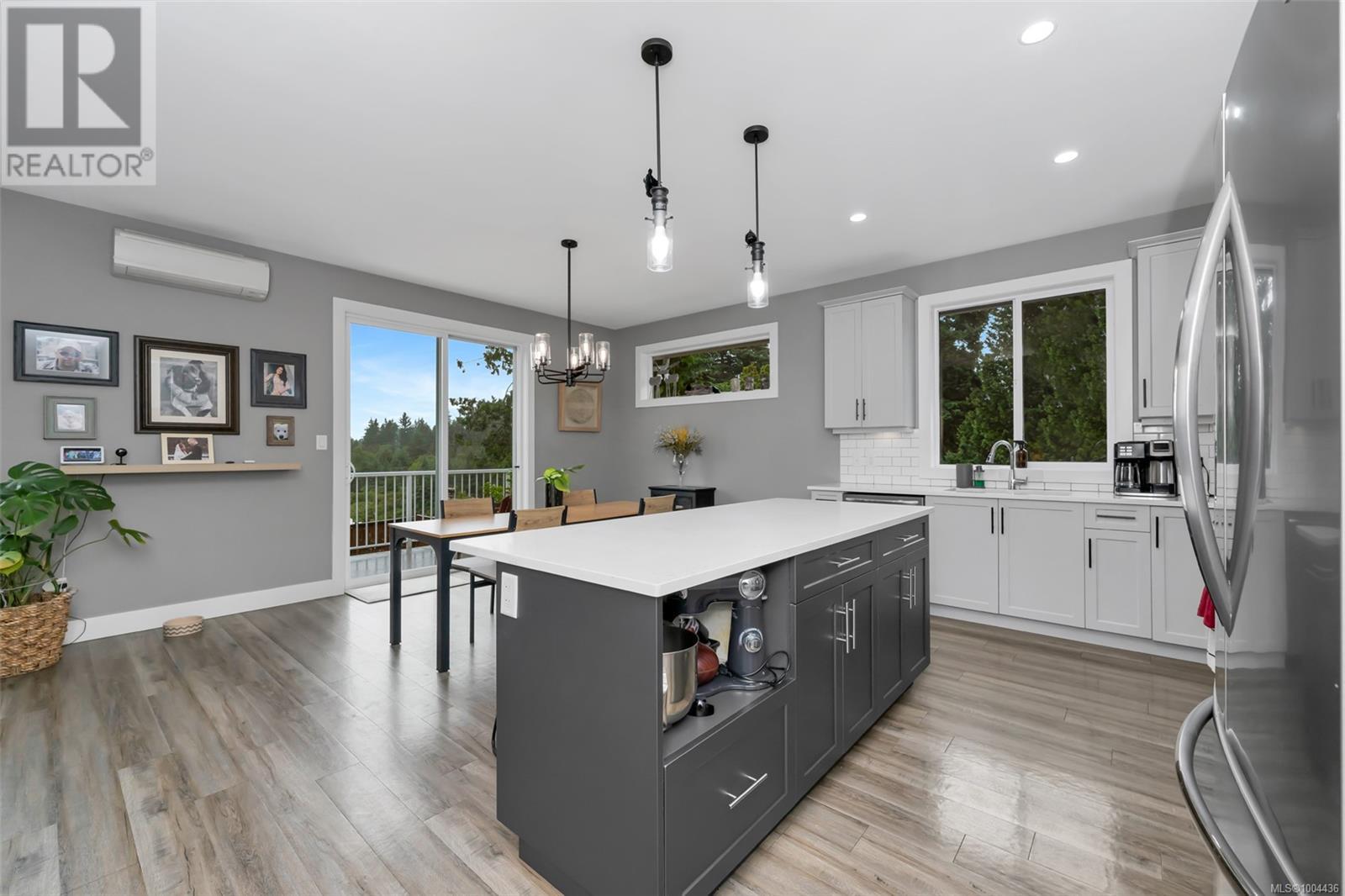 2436 Sooke Rd