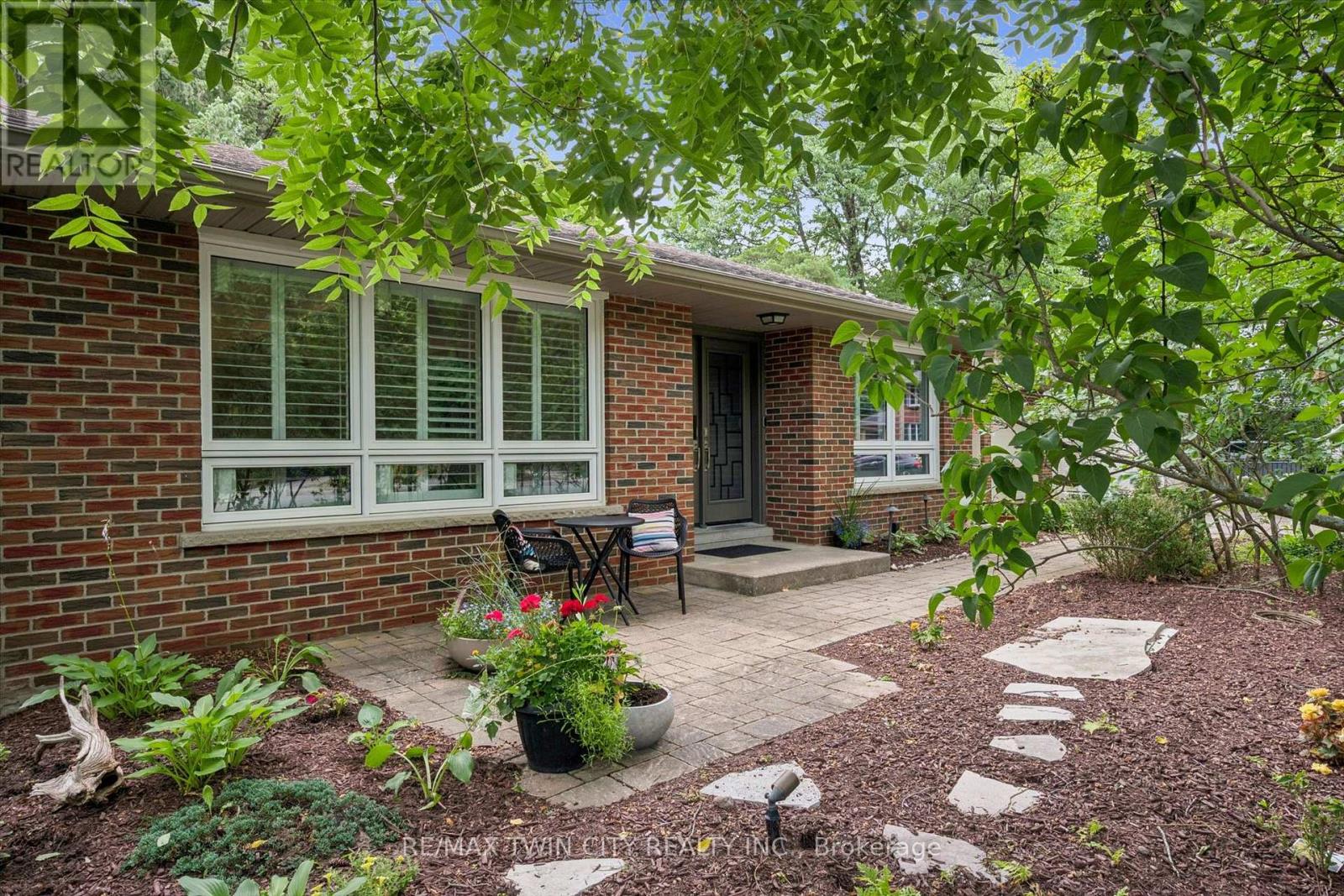 130 IROQUOIS PLACE