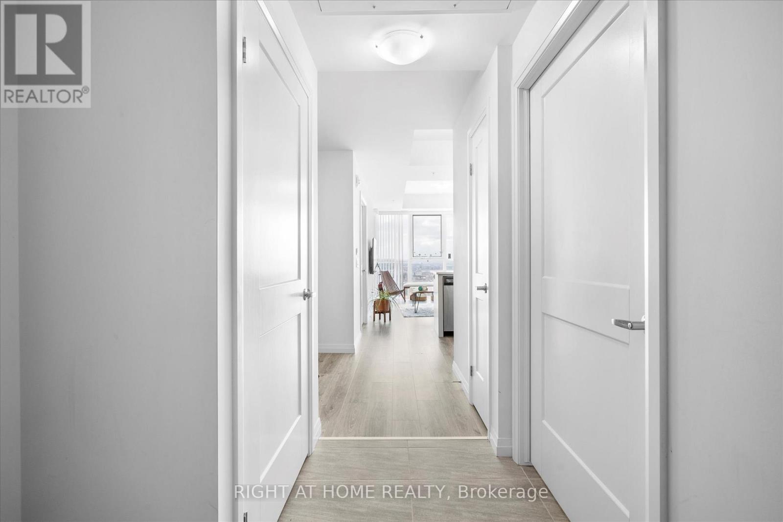 2503 - 108 GARMENT STREET