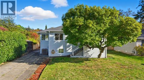 3337 Kingsley St Saanich BC V8P4J8