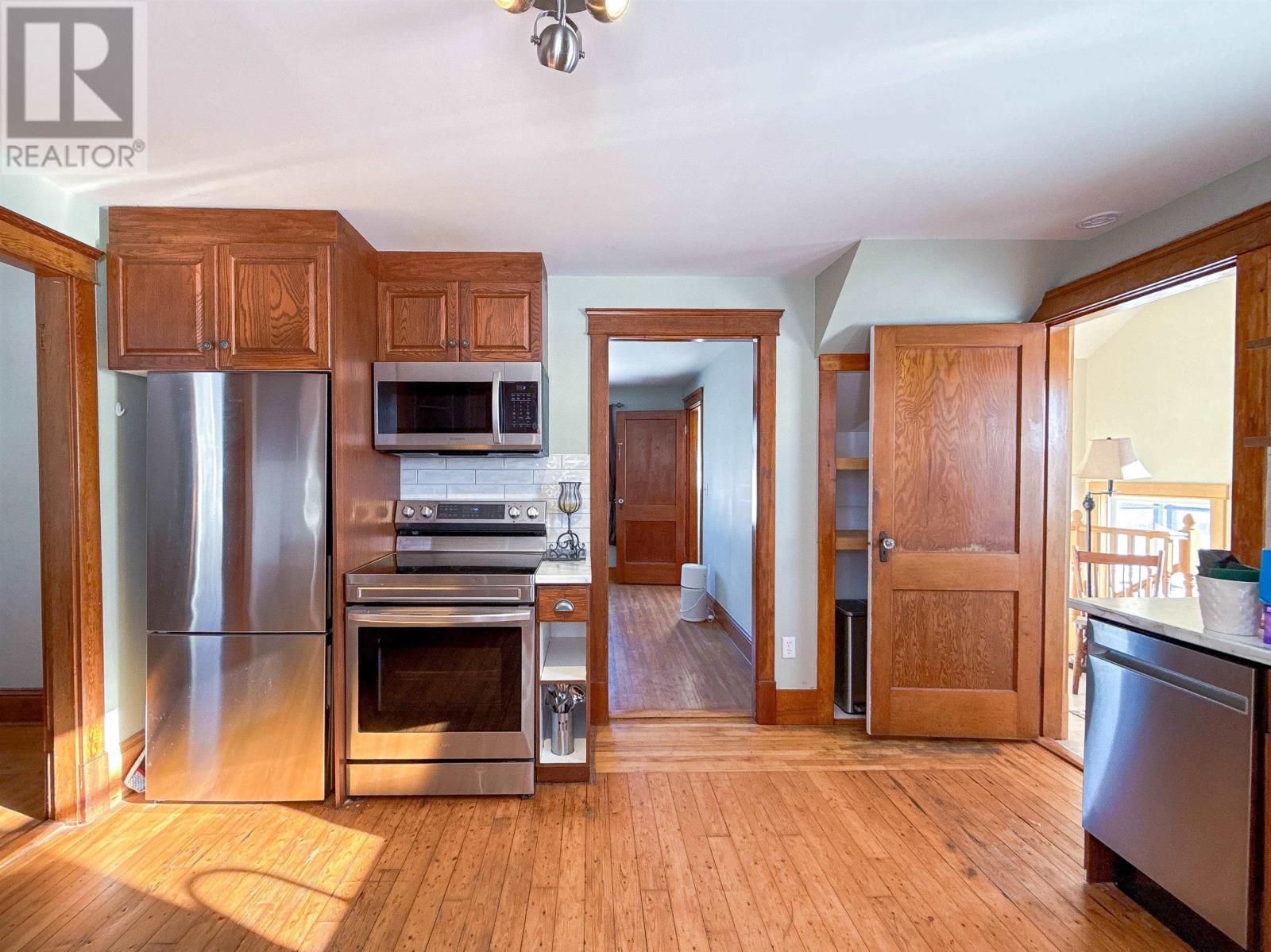 662 & 664 Long River Road