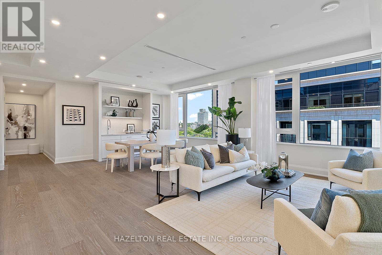 802 - 128 HAZELTON AVENUE