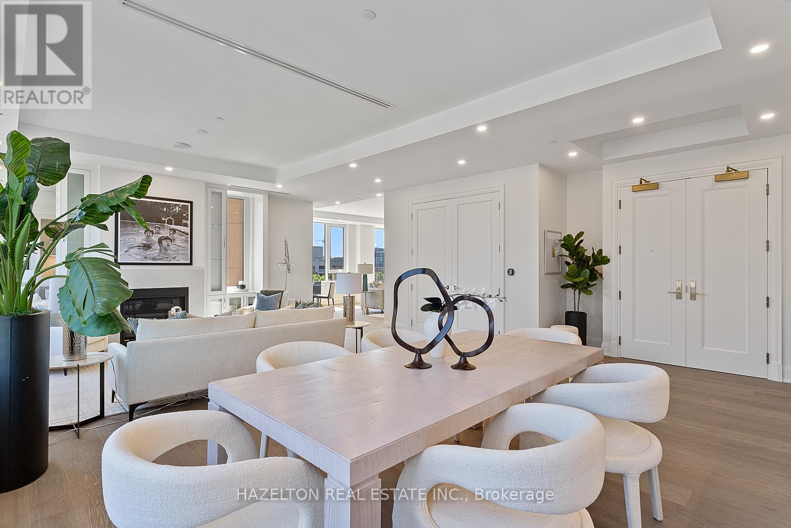 802 - 128 HAZELTON AVENUE