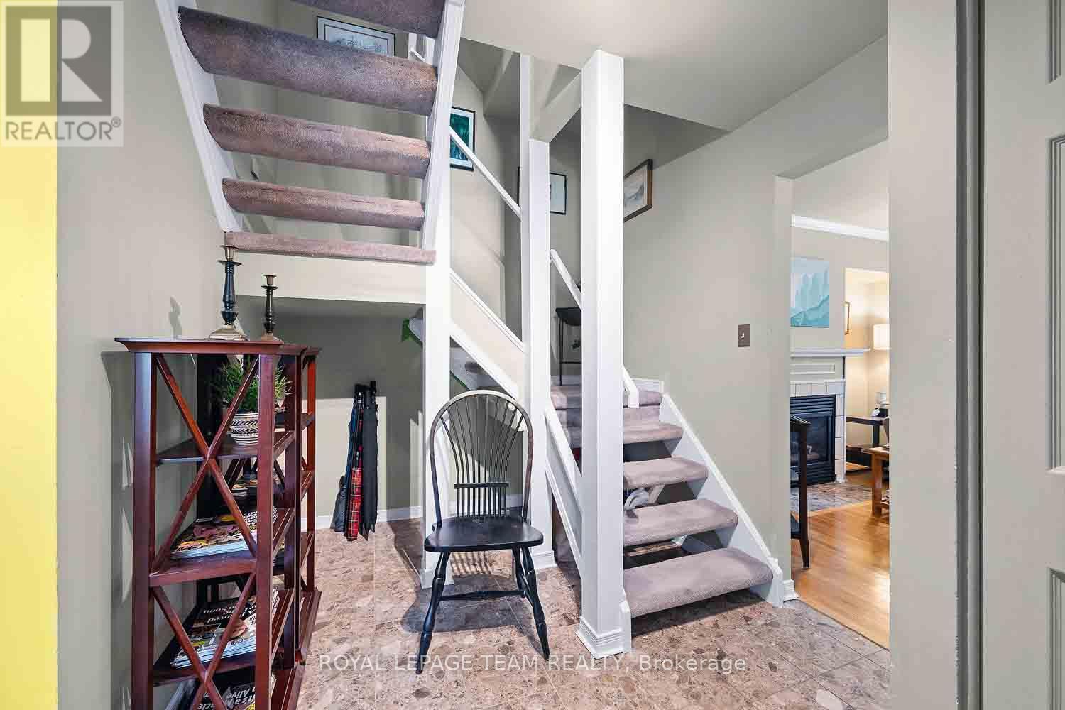 2 - 220 WILBROD AVENUE