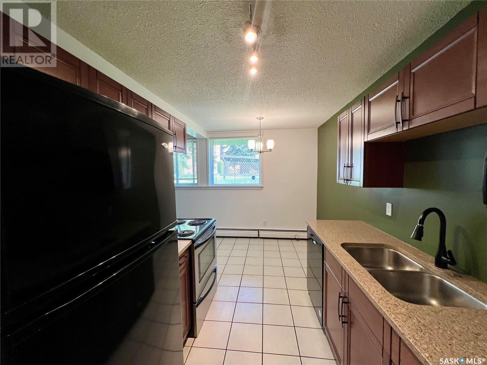 6 208 Lindsay PLACE