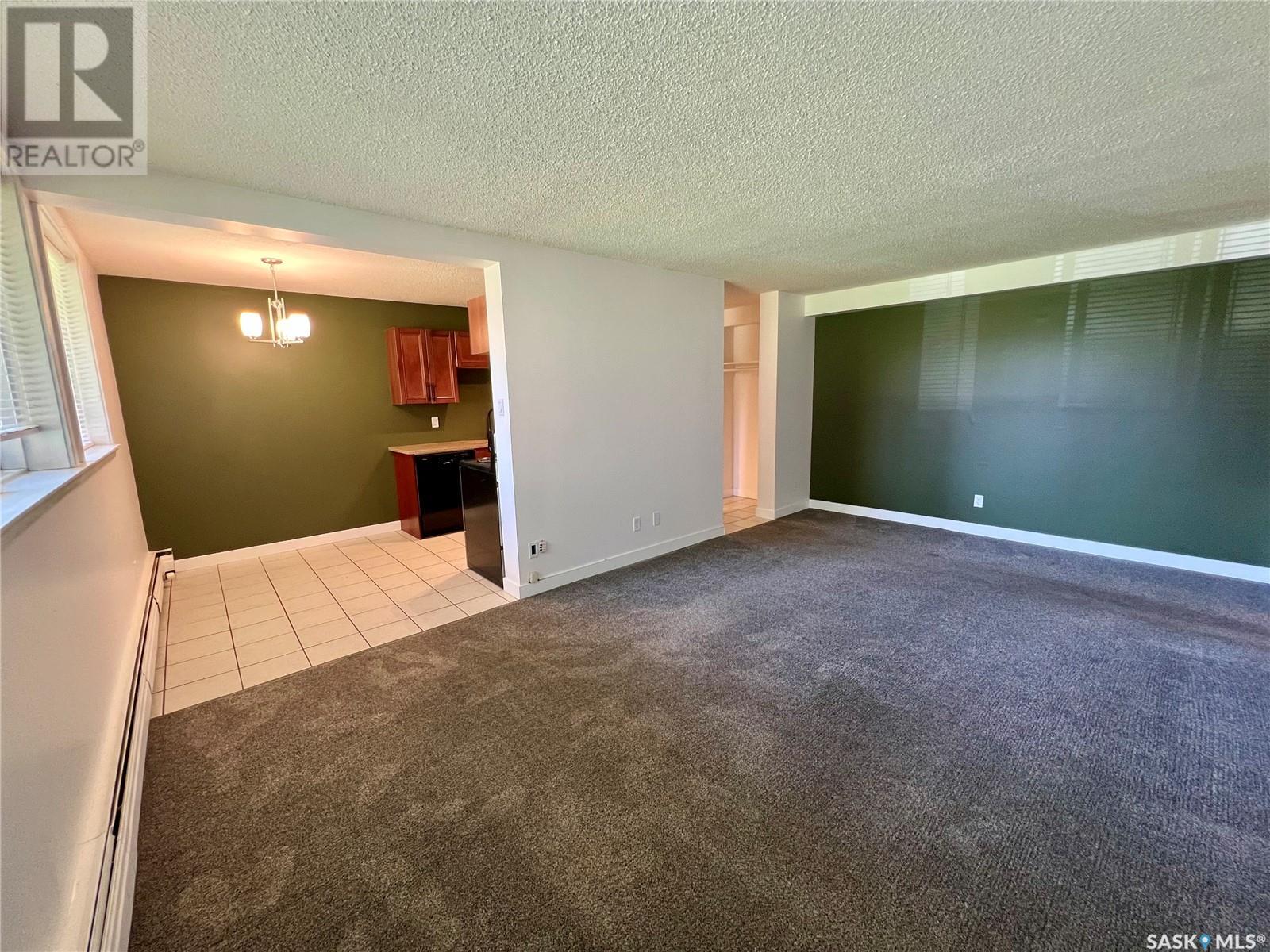 6 208 Lindsay PLACE