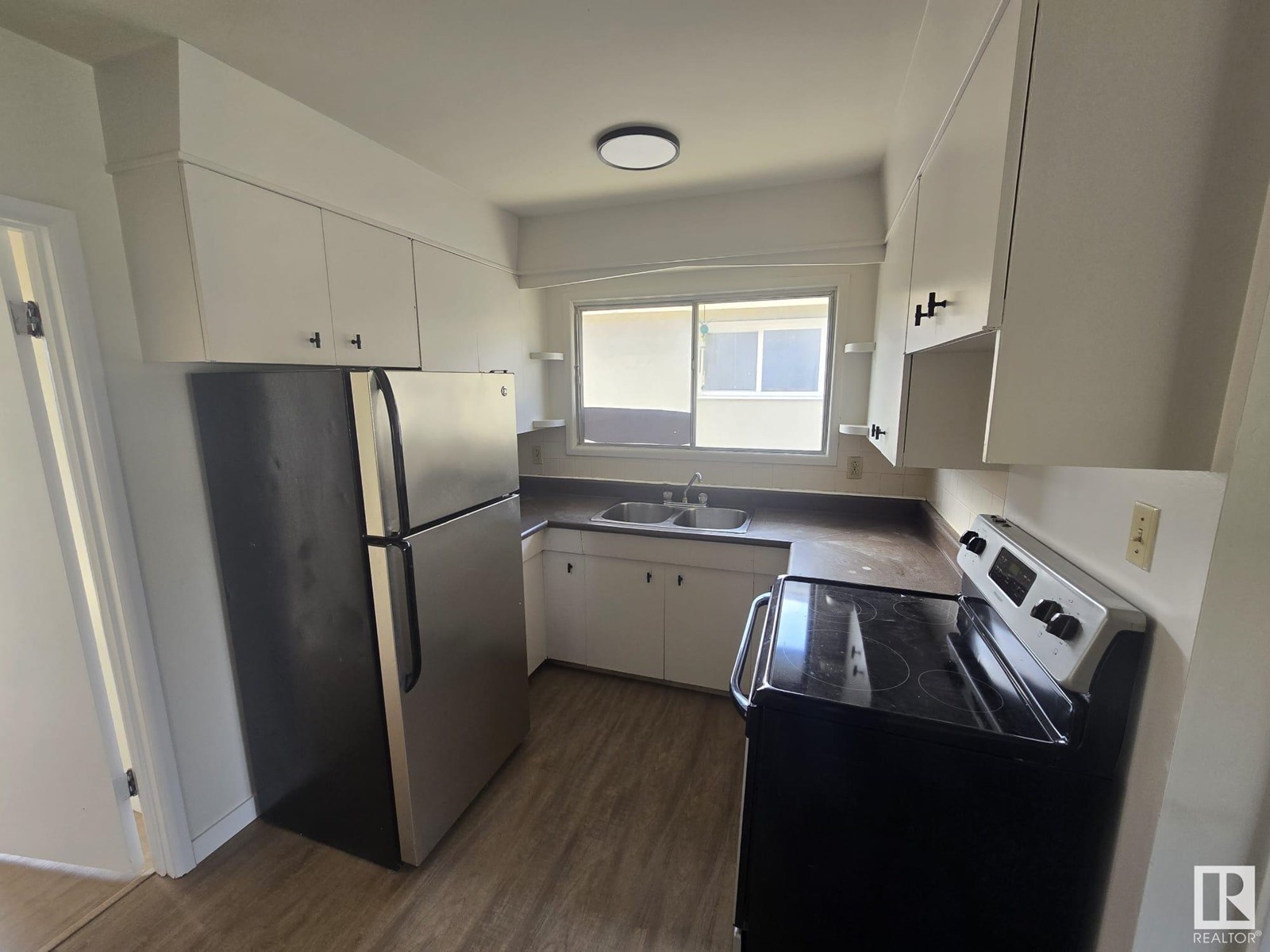 12935 / 12937 82 ST NW