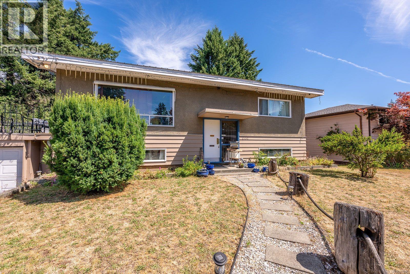 4732 Oakridge Dr