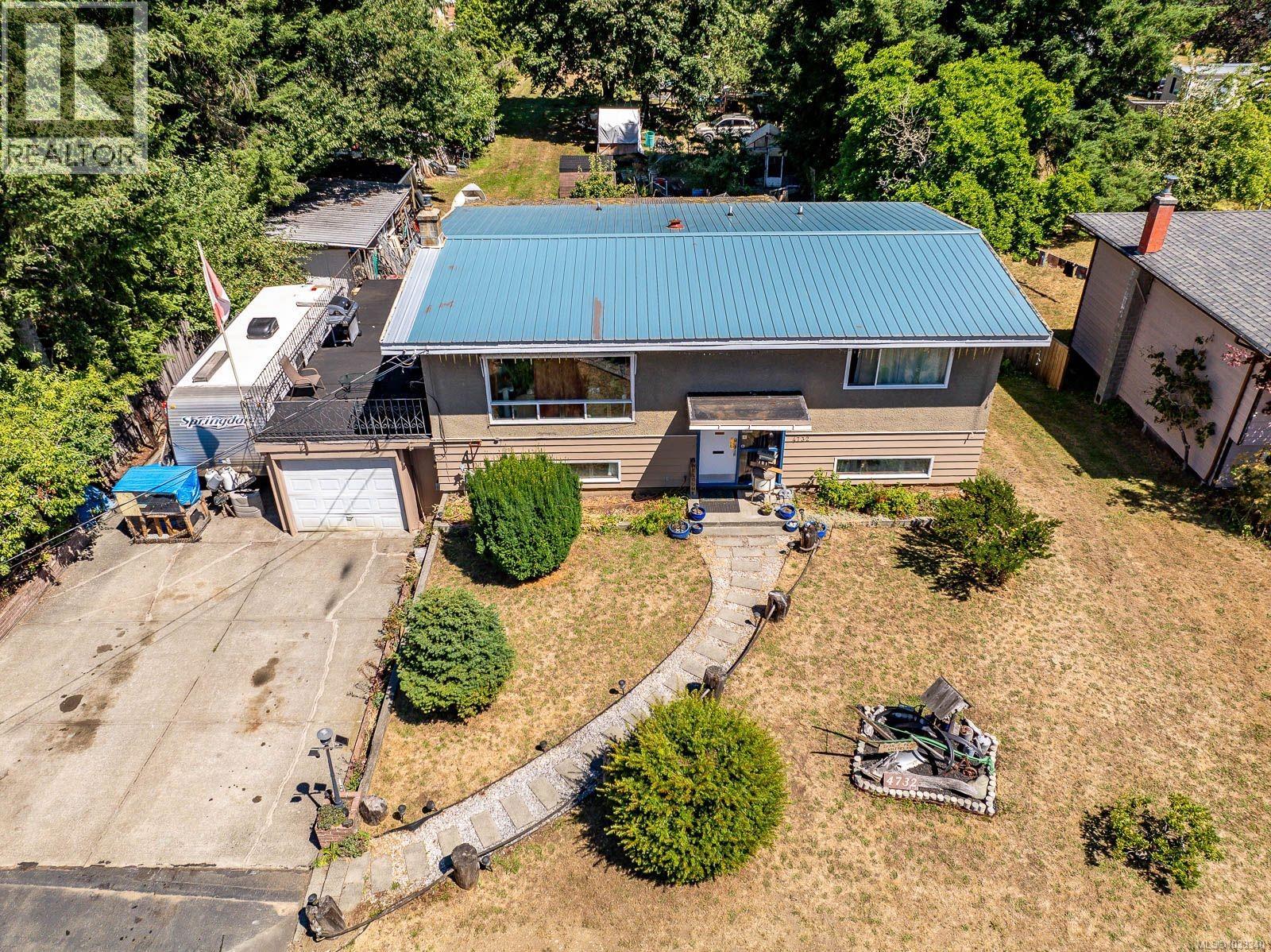 4732 Oakridge Dr