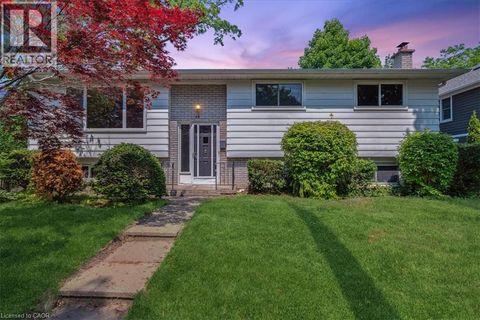 49 HEAD Street Oakville ON L6K1L4