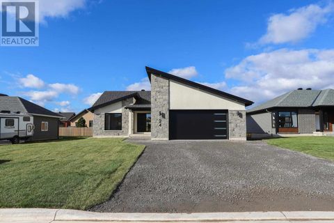 24 Noah DR Sault Ste. Marie ON P6C6E6