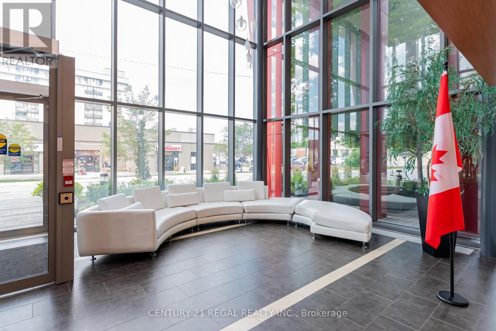 710 - 15 JAMES FINLAY WAY