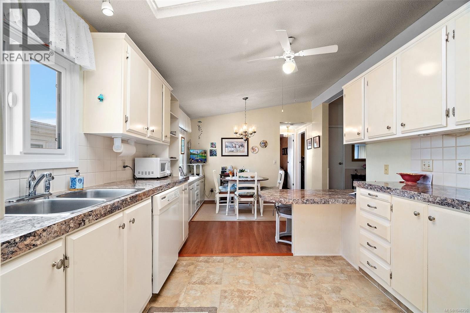 111 7701 Central Saanich Rd