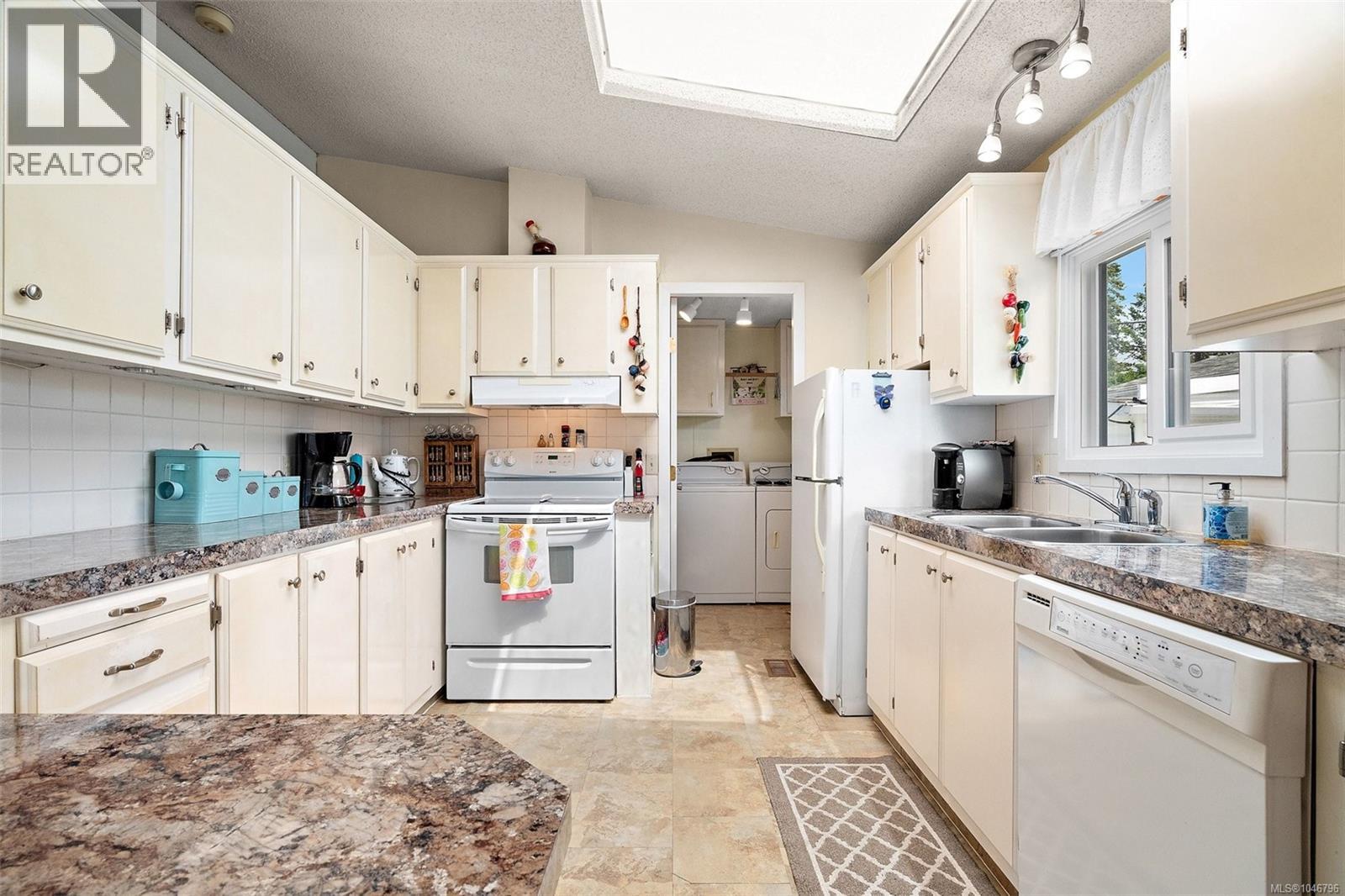 111 7701 Central Saanich Rd