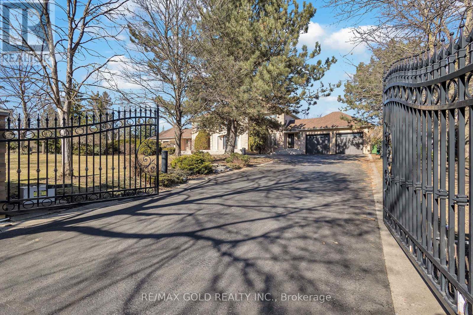21 LEONE LANE