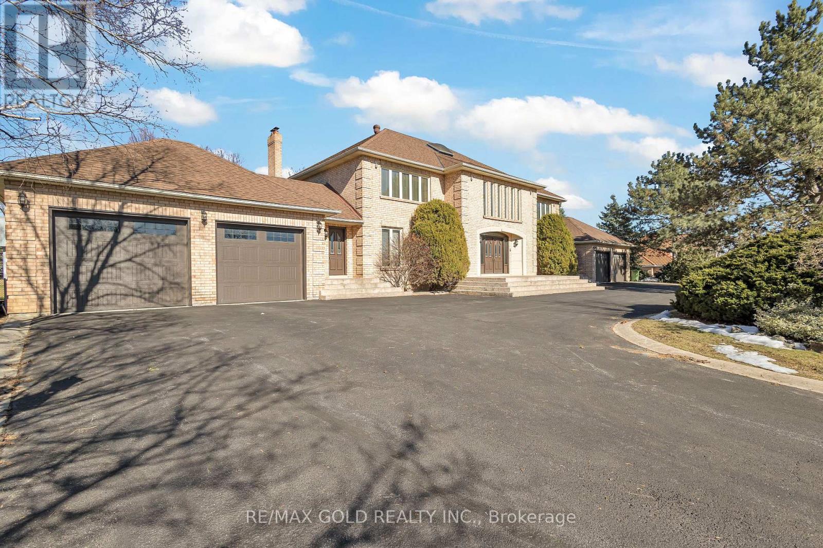 21 LEONE LANE
