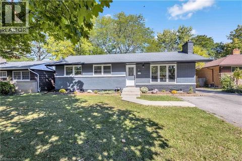 7 SWAN Drive St. Catharines ON L2T2C2