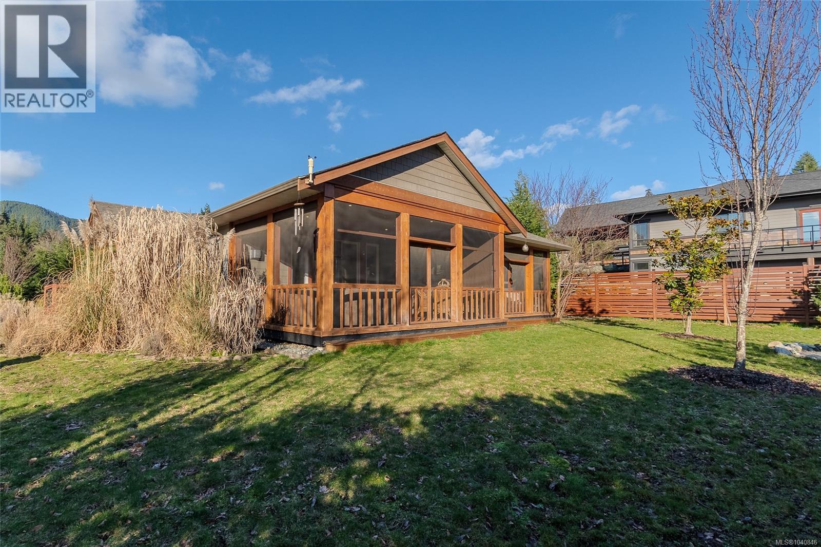 7284 Lakefront Dr