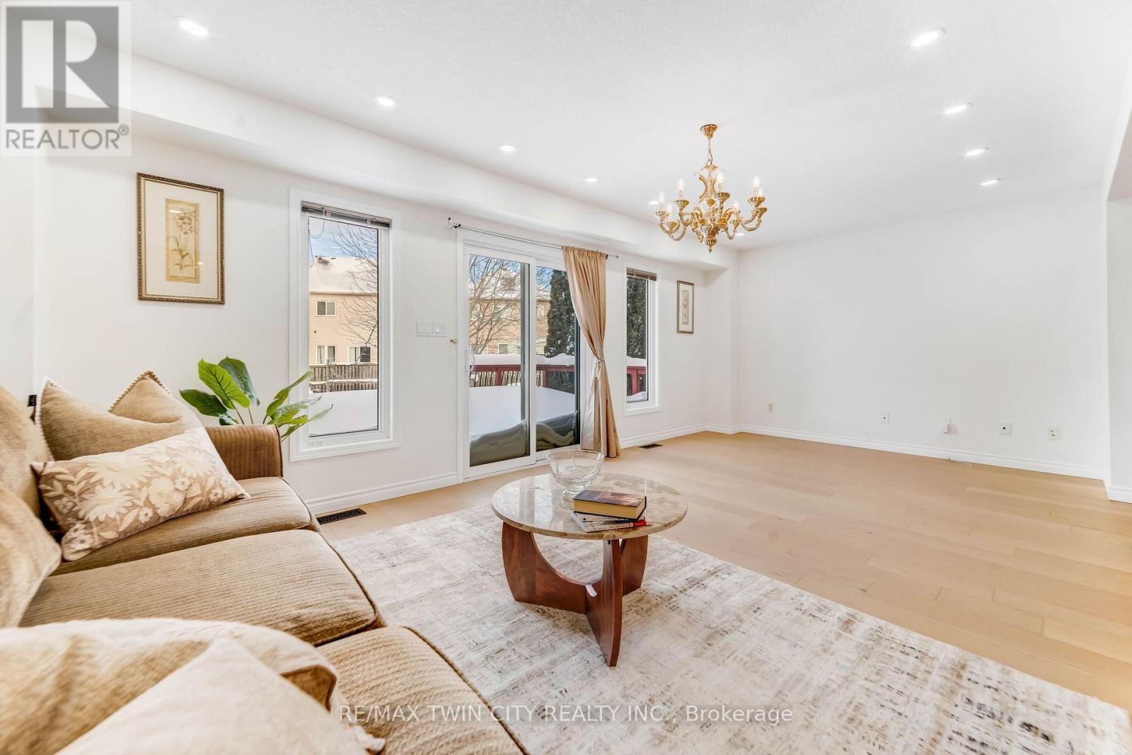 220 LEMON GRASS CRESCENT