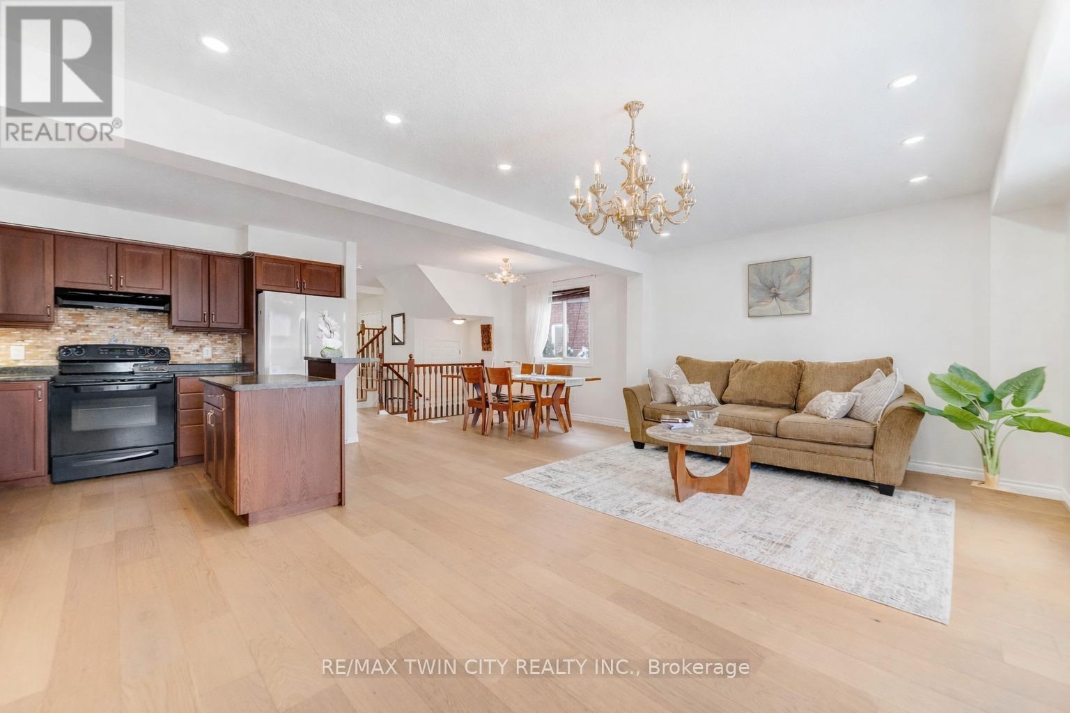 220 LEMON GRASS CRESCENT