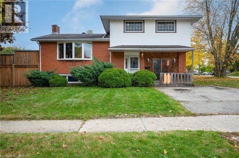 18 KINGSTON Crescent Kitchener ON N2B2T7