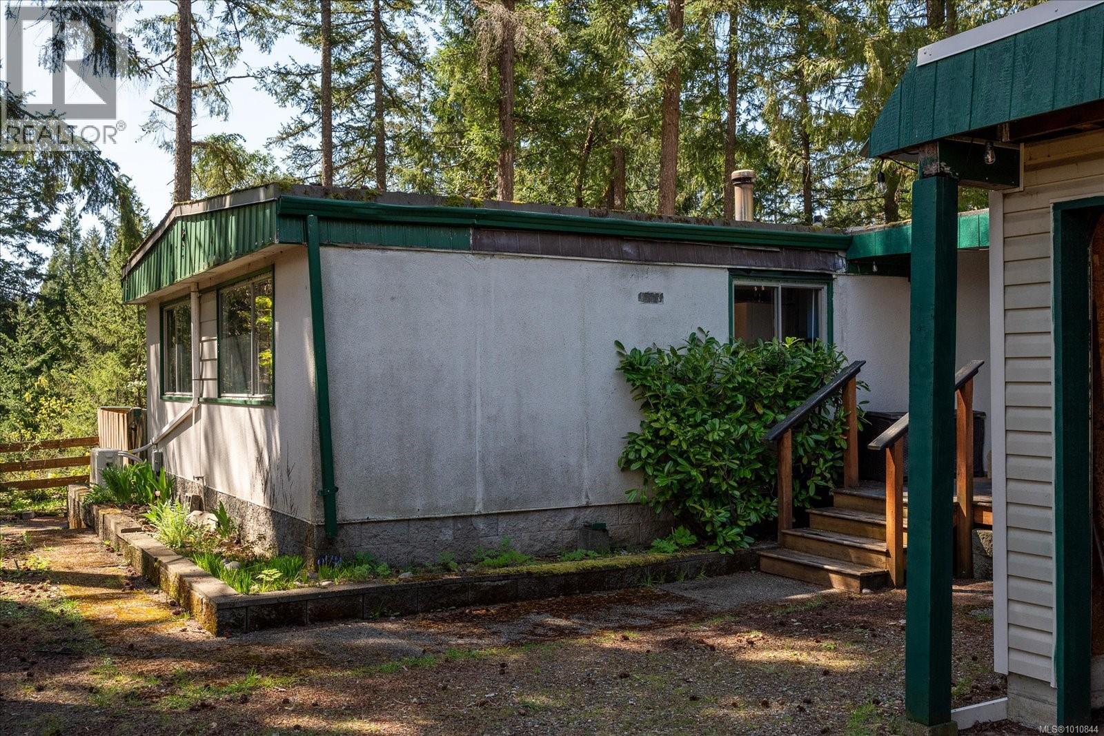 69 Lake Pl