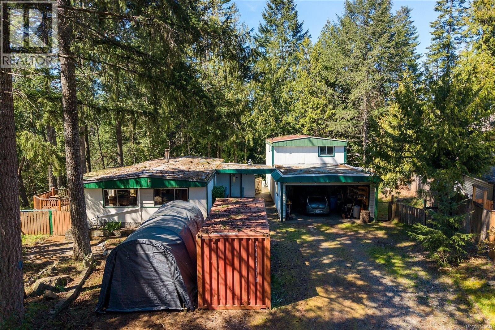 69 Lake Pl