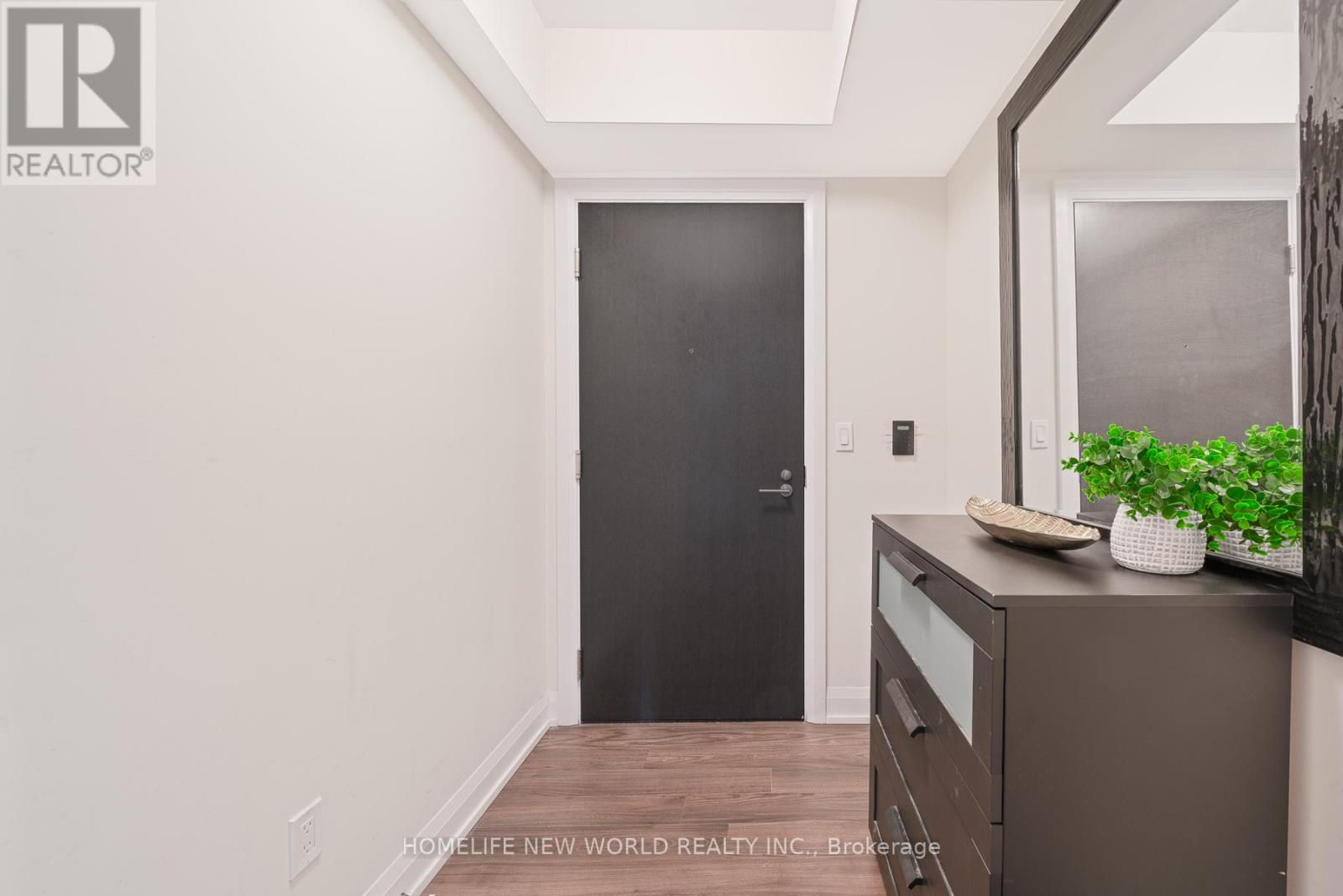809 - 18 GRAYDON HALL DRIVE