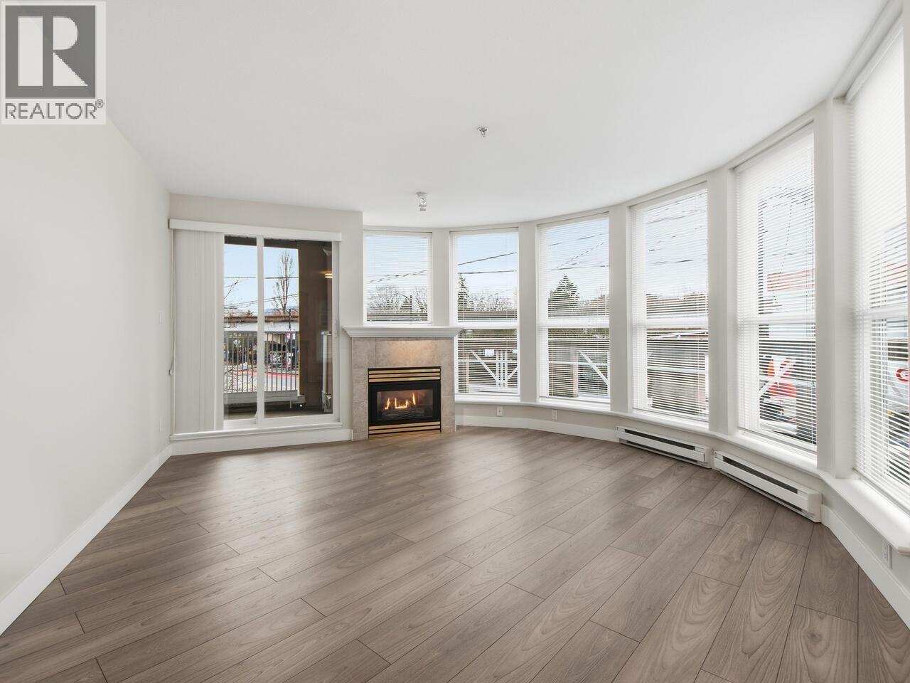 206 1688 E 8TH AVENUE