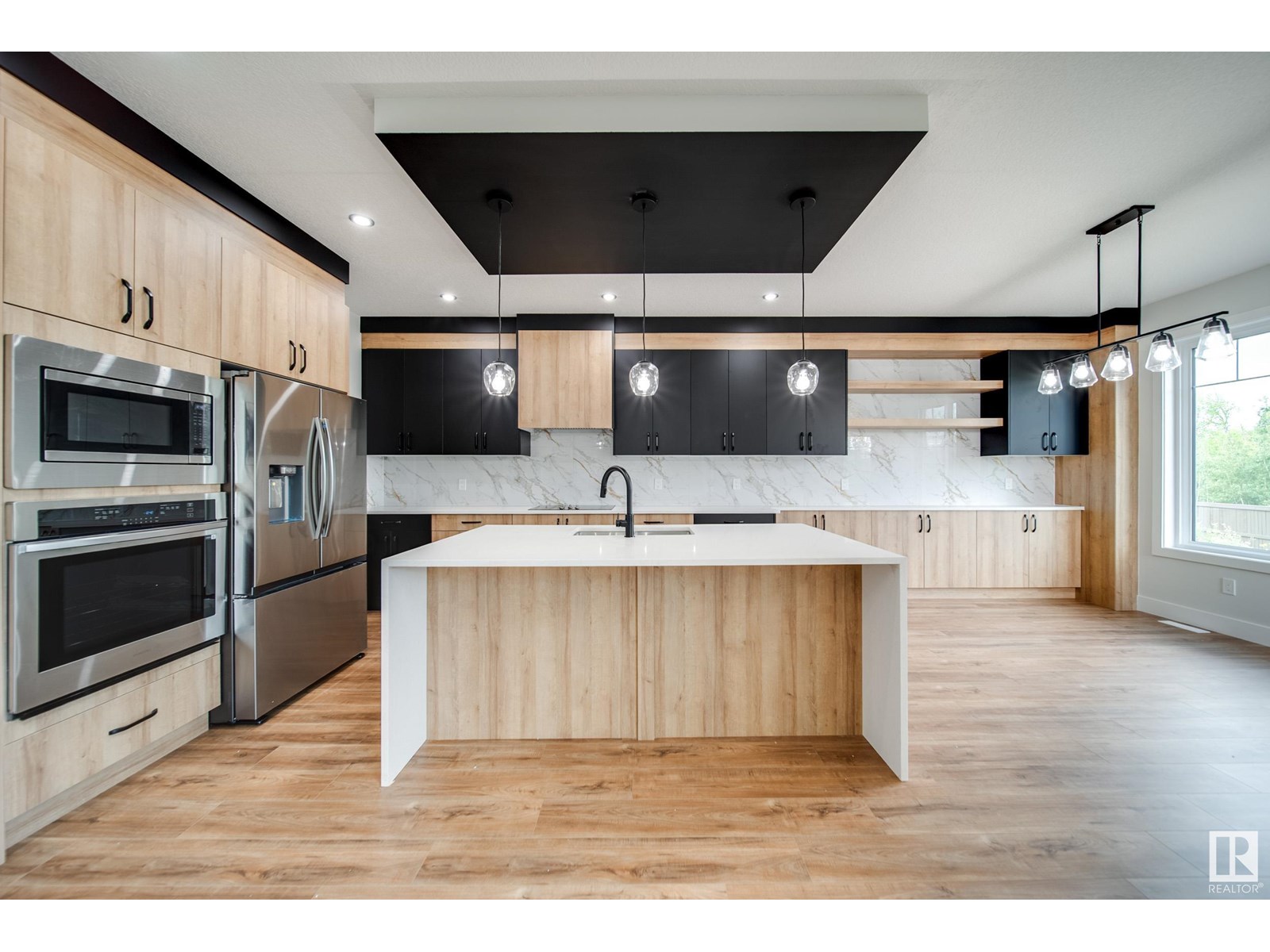 8812 183 AV NW