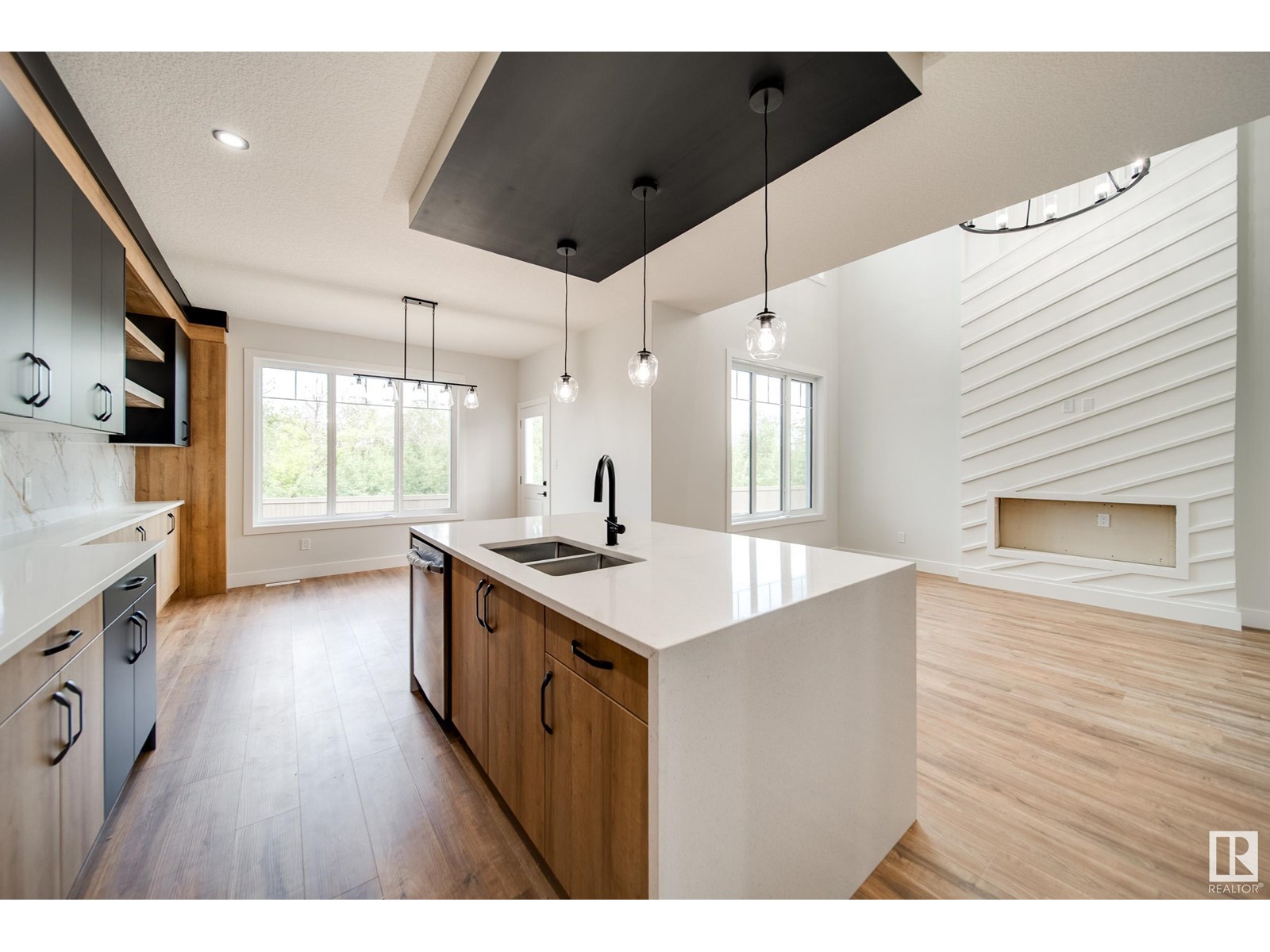 8812 183 AV NW