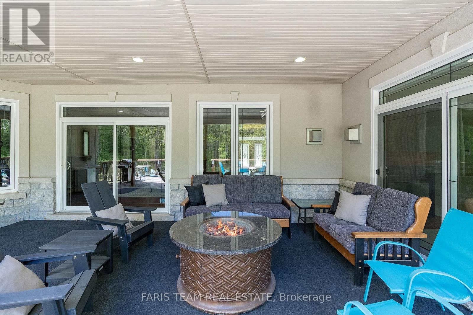 138 KNOX ROAD E