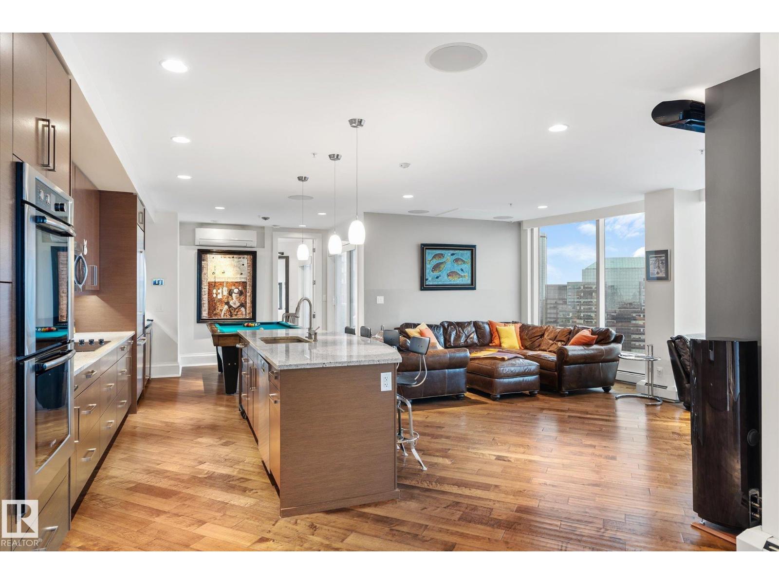 #3402 10152 104 ST NW