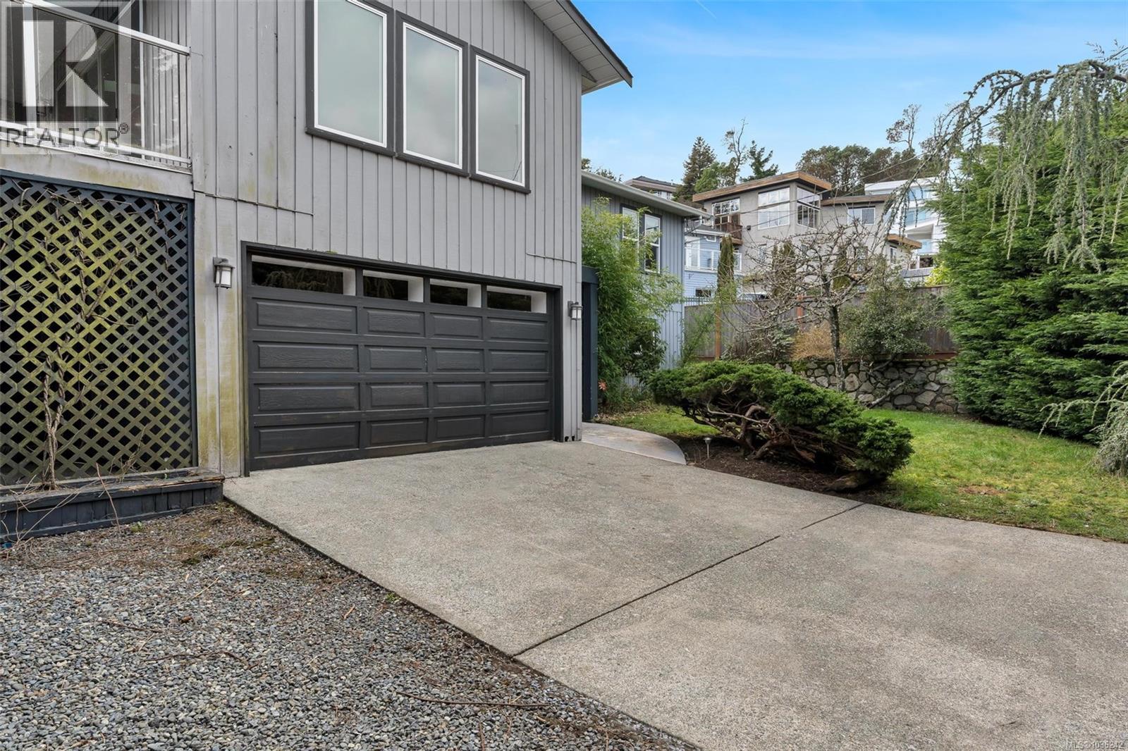 711 Bexhill Rd
