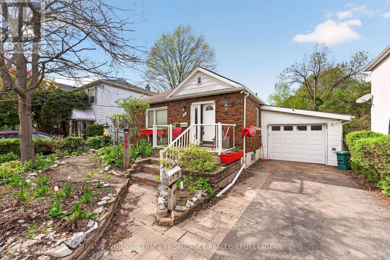 169 CARRUTHERS AVENUE
