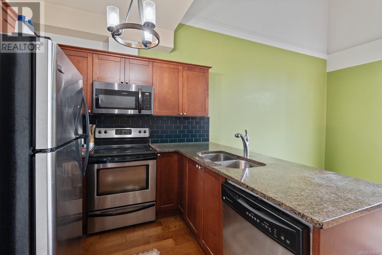 407 866 Goldstream Ave